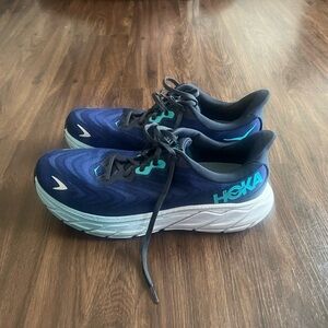 HOKA Arahi 6